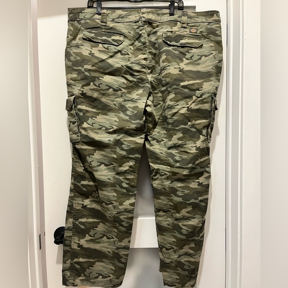 Dickies Womens Plus Size 16 Relaxed Fit Stretch Cargo Straight Leg Pant - Picture 9 of 10